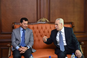 بالمحكمة العربية للتحكيم الدكتور أشرف صبحي يشهد حفل ختام برنامج تدريبي في مواجهة الأزمات 40 IMG 20250517 WA0068