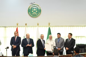 بالمحكمة العربية للتحكيم الدكتور أشرف صبحي يشهد حفل ختام برنامج تدريبي في مواجهة الأزمات 36 IMG 20250517 WA0075