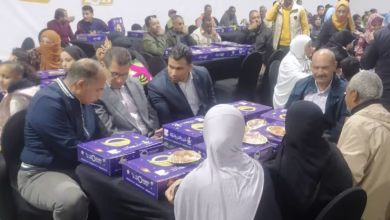 محافظ السويس والقيادات التنفيذية يشاركون الصائمين من أبناء السويس إفطار رمضان بمائدة الرحمن بمنطقة الهاويس 10 FB IMG 1771768340533