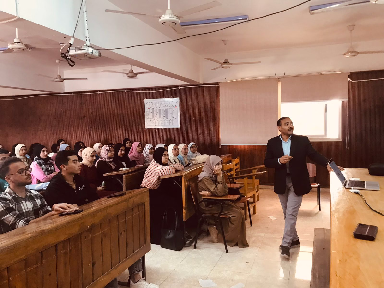 ندوة عن “دور الكوليسترول في التطور من الكبد الدهني إلي الالتهاب الكبدي الدهني” بكلية الطب البيطرى 1 IMG 20260216 WA0090